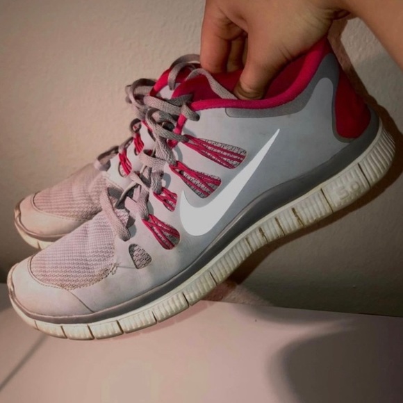 𝐏𝐈𝐍𝐊 & 𝐆𝐑𝐄𝐘 𝐍𝐈𝐊𝐄 𝐅𝐑𝐄𝐄 𝐑𝐔𝐍𝐒 - Picture 2 of 5